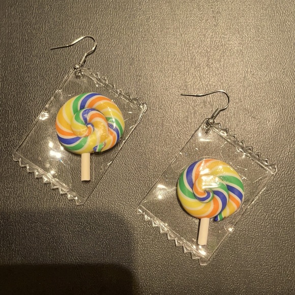 Earring - Picture 1 of 2